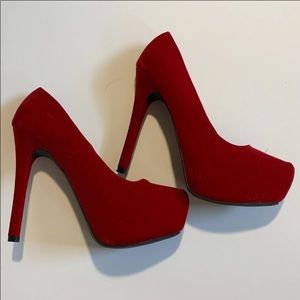 deep red velvet high heels // pumps